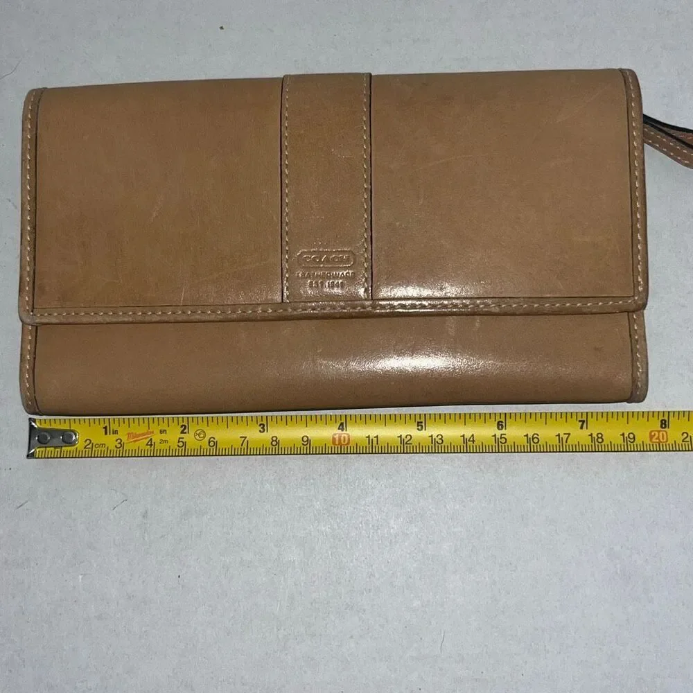 Coach Women's Light Tan Hampton Bill Card Coin Tri-Fold Leather Wallet